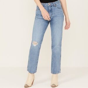 Wrangler Women’s size 31 light wash straight leg jeans distressed high rise